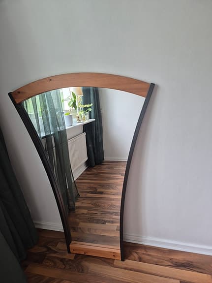 Spegel i furu och metall