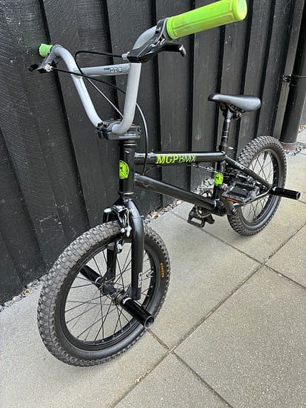 BMX-cykel barn, svart med svarta pegs, PRO 16”