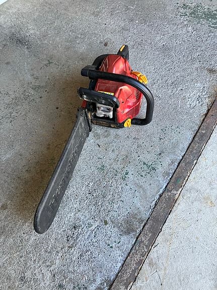 Röjsåg, motorsågar och grästrimmer