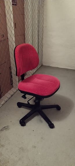 Säljer en bekväm och ergonomisk kontorsstol
