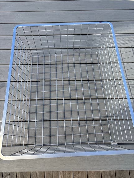 7st Elfa nätkorgar 42x52x18,5cm + 16 skenor 55cm – metallic silver