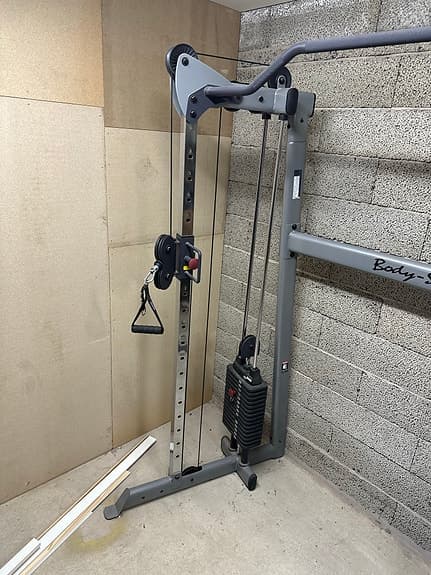 Body-Solid kabelmaskin dubbla viktmagasin grå