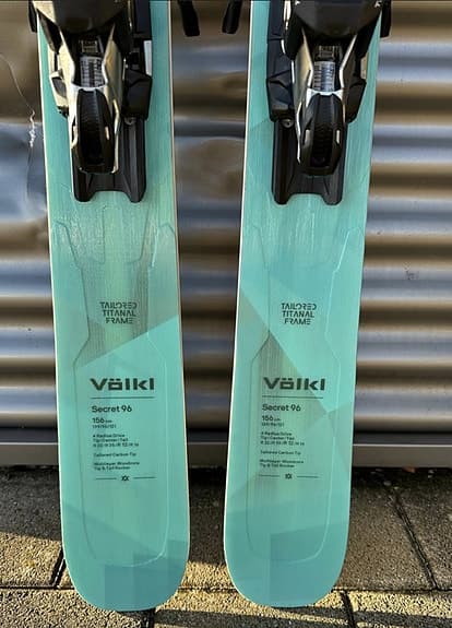 Völkl Secret 96 2025 med Marker Griffon 13 TCX D