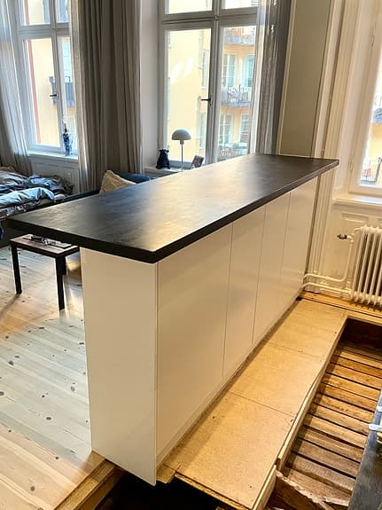 Barbänk / bänkskåp med massiv träskiva