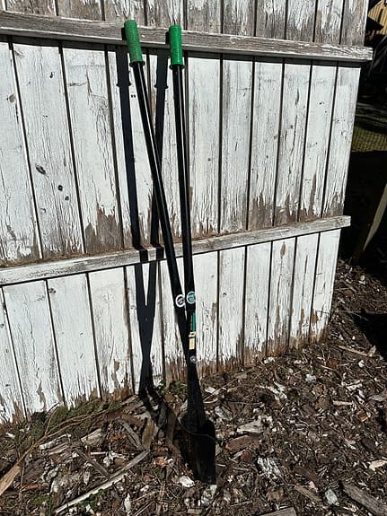 Plintspade att gräva gropar till staket ,  i härdat stål, svart.