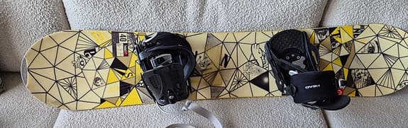 Head snowboard med bindningar och boots svart/gul