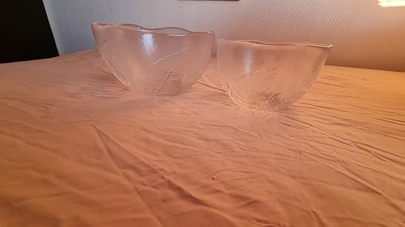✨ 2 st retro glasskålar med lövdekor – fint skick! ✨