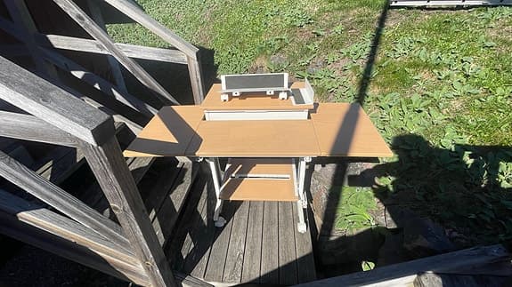 Skrivbord på hjul – datorbord med utdragbar skiva