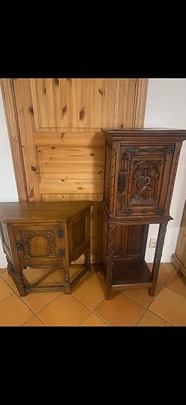 SKÅP Gotisk stil, 1900-talets andra hälft. Ek