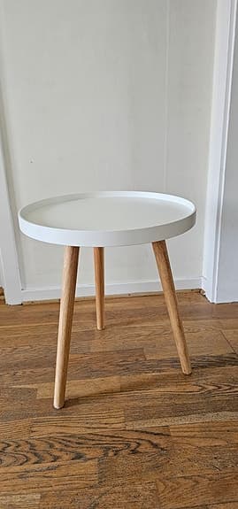 Jysk runt sidobord vitt med träben