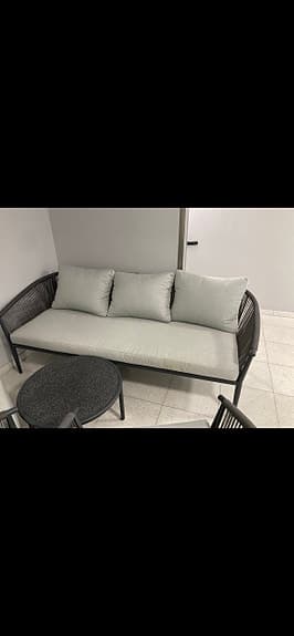 Utemöbelgrupp soffa fåtöljer bord grå