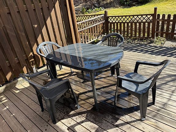 Trädgårdsgrupp bord och stolar plast mörkblå