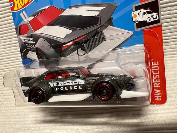 Hot Wheels Mad Manga leksaksbil polis svart/vit