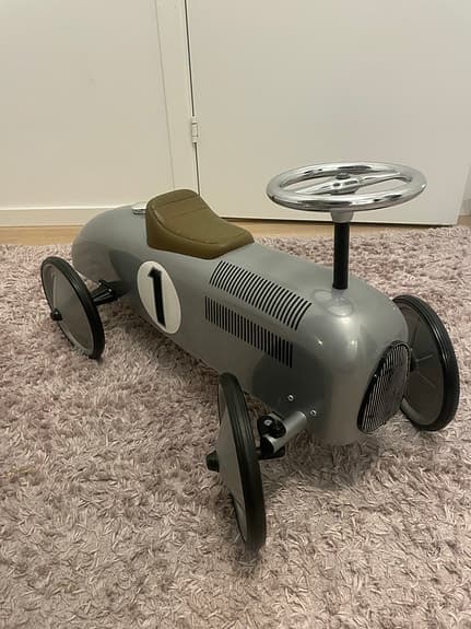 Sparkbil grå
