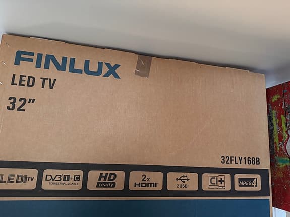 Finlux LED TV 32" med TV-bänk