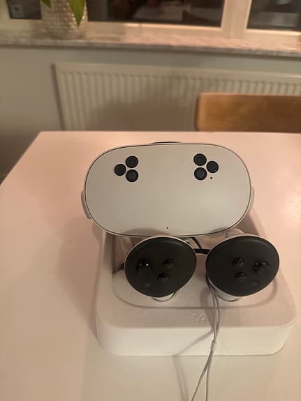 VR meta quest 3s.