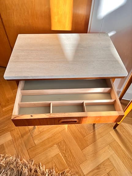 Vintage sängbord i teak + travertin