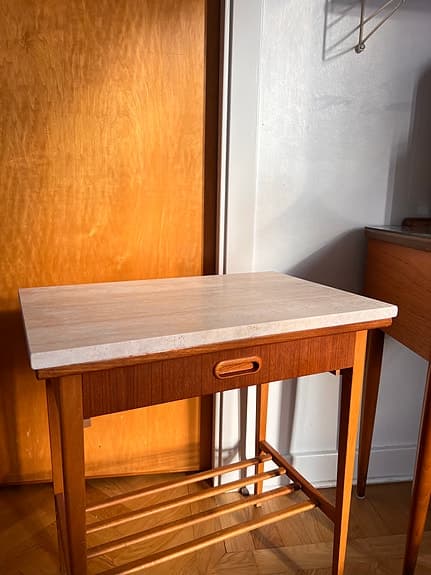 Vintage sängbord i teak + travertin