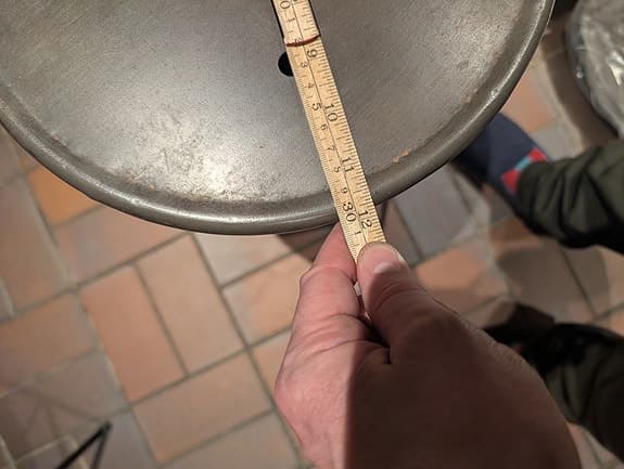 Pall metall justerbar höjd grå