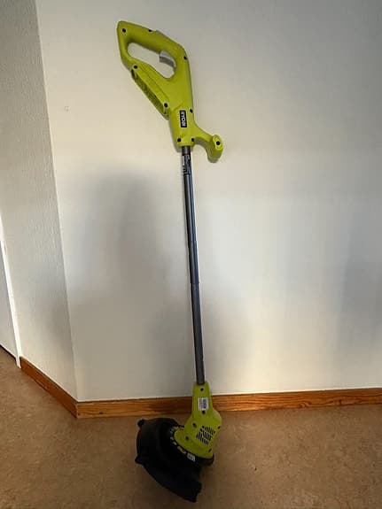 Ryobi grästrimmer eldriven grön