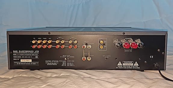 NAD 317 integrerad förstärkare svart