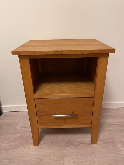 Sängbord ek