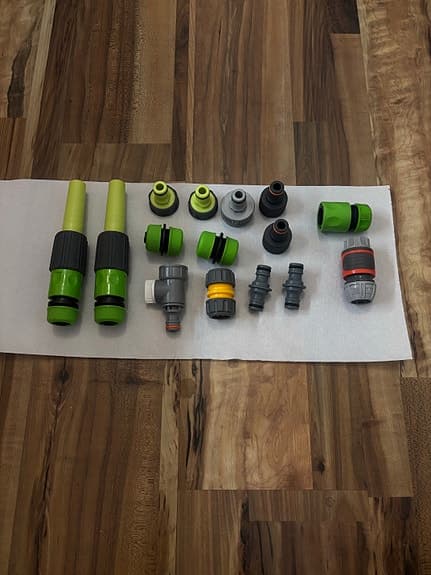 Okänt märke slangkopplingar och munstycken trädgård plast grön grå