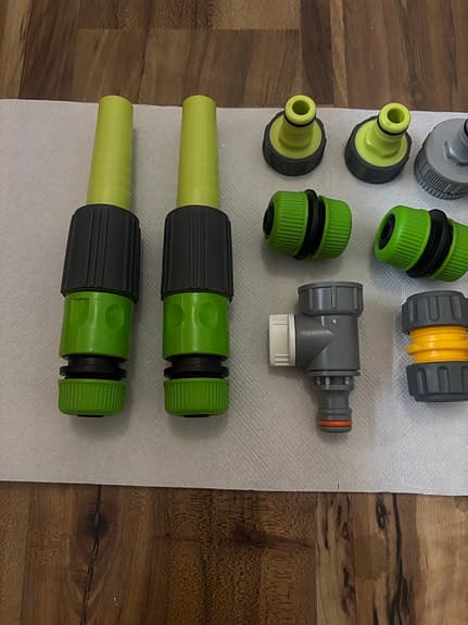 Okänt märke slangkopplingar och munstycken trädgård plast grön grå