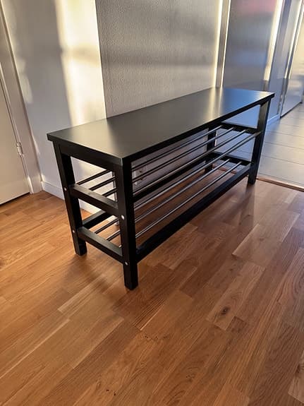 Bänk med skoförvaring