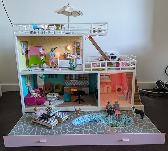 Dockhus Lundby med pool och tillbehör