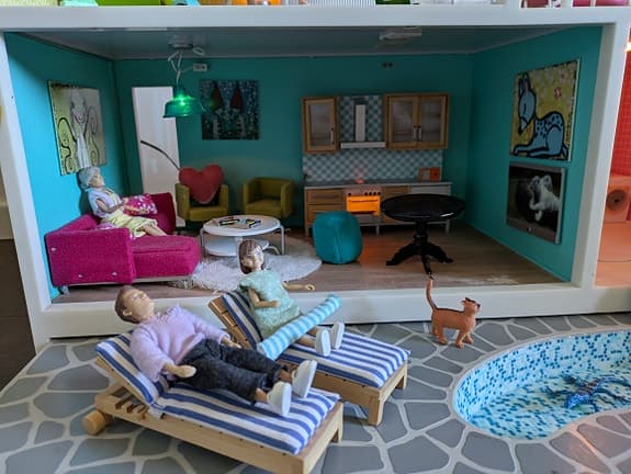 Dockhus Lundby med pool och tillbehör