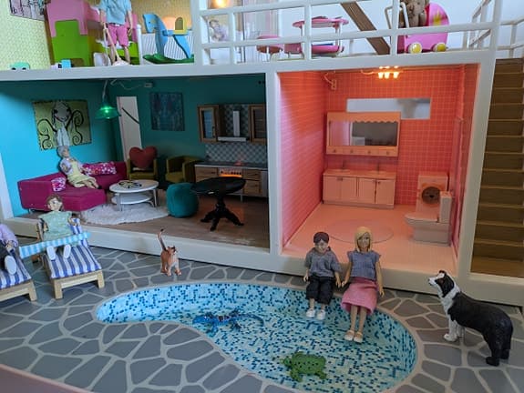 Dockhus Lundby med pool och tillbehör