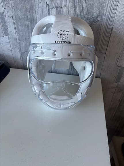 Karate huvudskydd med visir XL vit PU