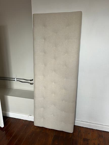Sänggavel beige textil
