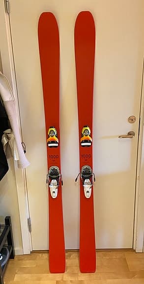 1000 skis carve med pivot 18 bindning