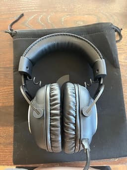 Logitech hörlurar over-ear svart modelen är logitec G pro X