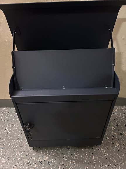 Postlåda stående modell svart metall