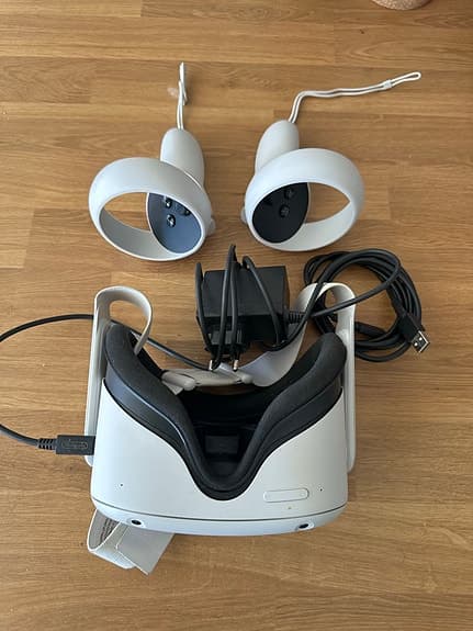 Oculus Quest 2 VR-headset med handkontroller vit