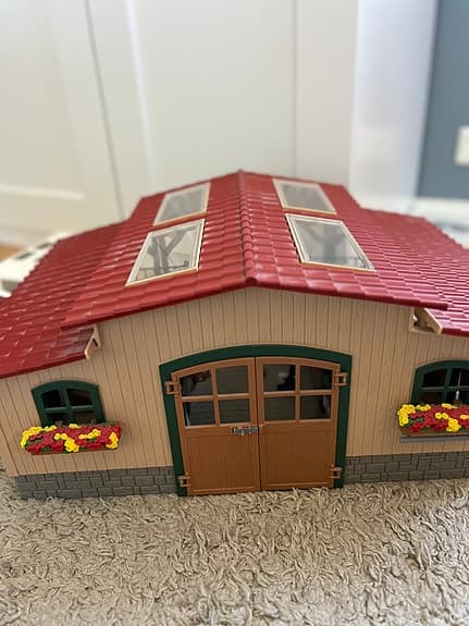 Stort schleich stall med massa tillbehör