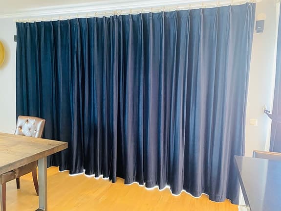 Sammetsgardiner inkl. tunna gardiner.Säljes pga flytt