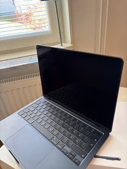 MacBook Air 13” M2 256GB – bra skick, komplett paket