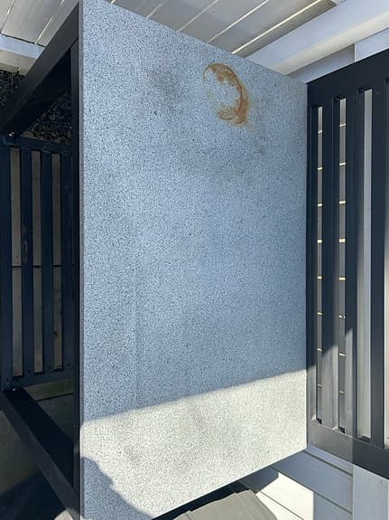 Utekök arbetsbänk med hylla svart grå