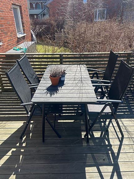 Trädgårdsgrupp bord och 4 stolar/ dynor