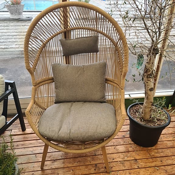 LOUNGEMÖBEL eller FÅTÖLJ