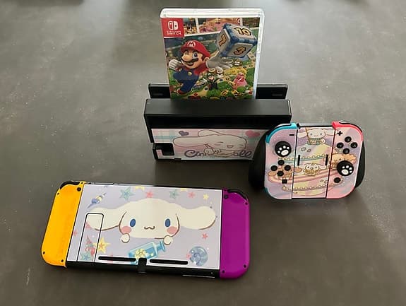 Nintendo Switch i toppskick + extra Joy-Cons & Mario Party