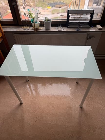 Stilrent glasbord