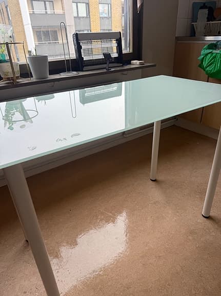Stilrent glasbord