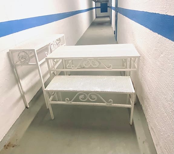Vackra vita, gjutgärnsmöbler för trädgård, trädgårdsdäck eller veranda!