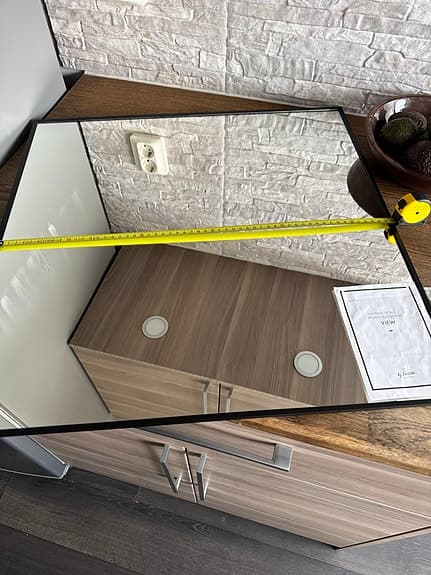 by Lassen View spegel 56*56cm svart ram