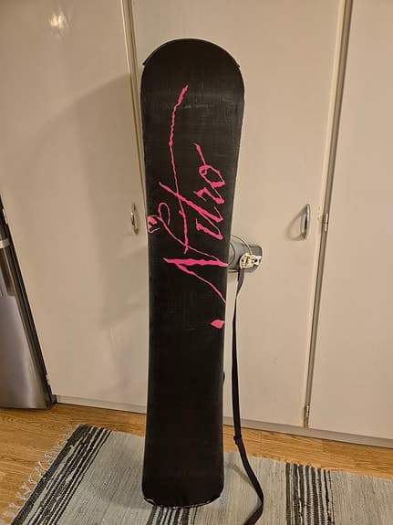 Snowboard Nitro 156cm med bindningar